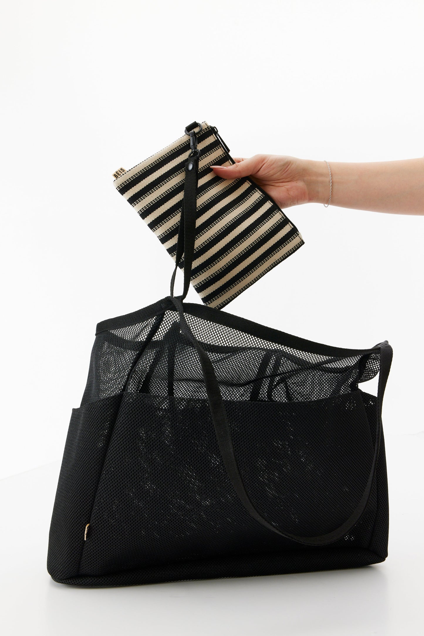 Resale The Mesh Beach Tote in Black