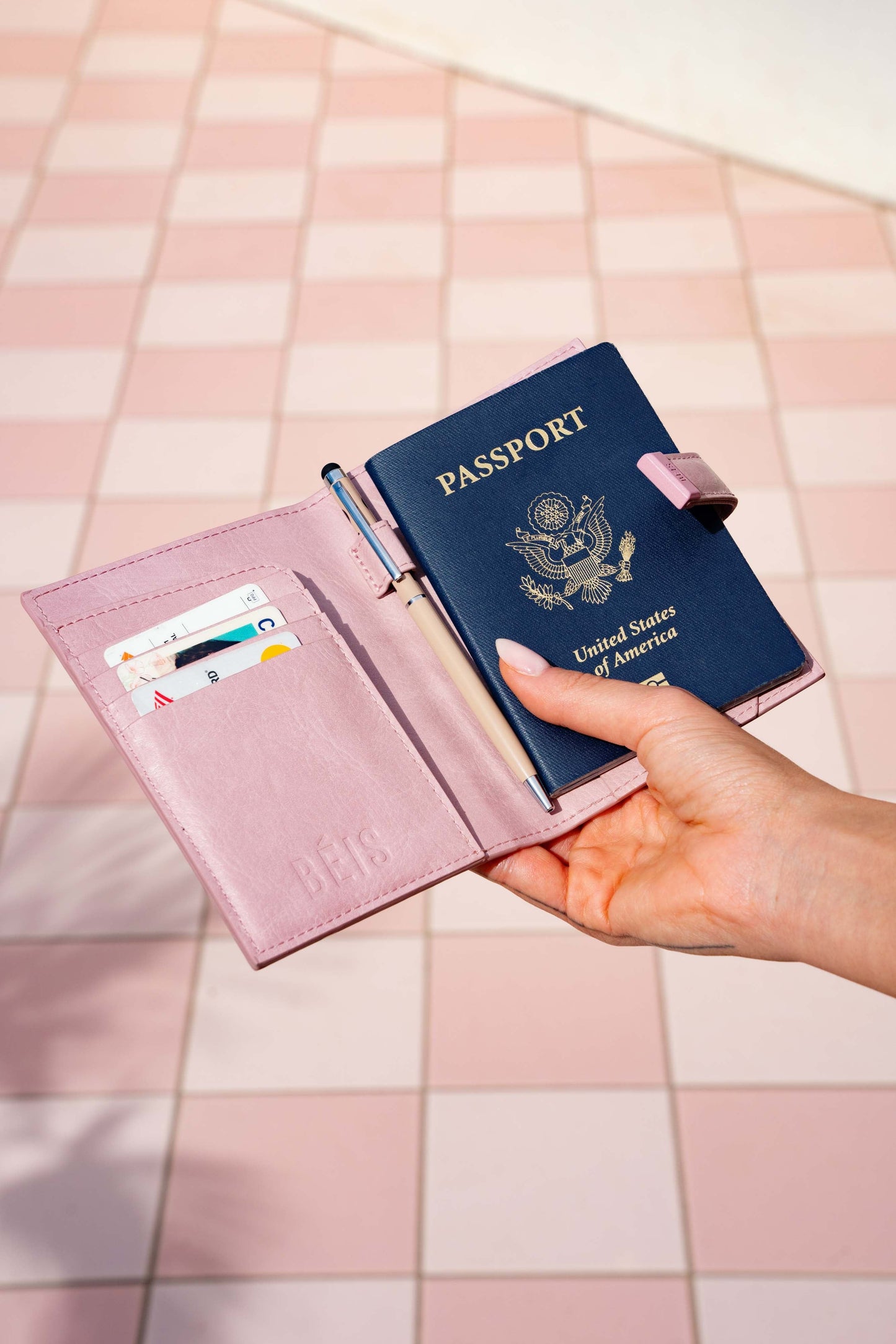 Resale The Passport & Luggage Tag Set in Atlas Pink